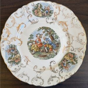 Elegant Porcelain Dinner Plate with Gold Accents